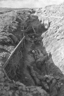 Notre Avance Poursuivie; Un element de l'ancienne premiere ligne ennemie..., 1916 (1924) Creator: Unknown