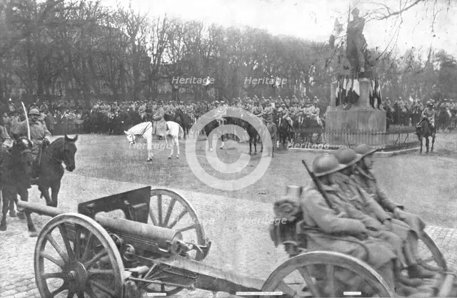 'Notre entrée a Metz; Les troupes francaises defilent, 19 novembre 1918, sur l'esplanade de..., 1918 Creator: Unknown.