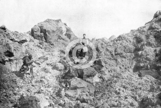 'Notre offensive d'Artois; Devant Carency, un bouleversement de terrain produit par un mine', 1915. Creator: Unknown.