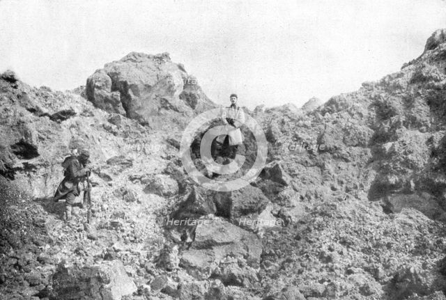 'Notre offensive d'Artois; Devant Carency, un bouleversement de terrain produit par un mine', 1915. Creator: Unknown.