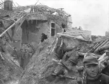 Notre offensive d'Artois; La derniere maison a l'Ouest de Carency que nous occupions 1915. Creator: Unknown