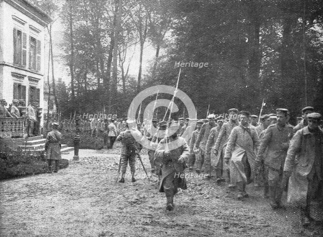 'Notre offensive d'Artois; Prisonniers defilant devant l'etat-major de la division', 1915. Creator: Unknown.