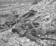 Notre offensive du 15 decembre 1916; Cadavres allemands 1916. Creator: Unknown