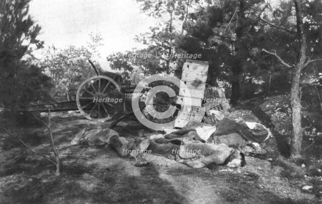 'Notre offensive du 15 decembre 1916; Artilleurs allemands tuers a leur piece', 1916. Creator: Unknown.