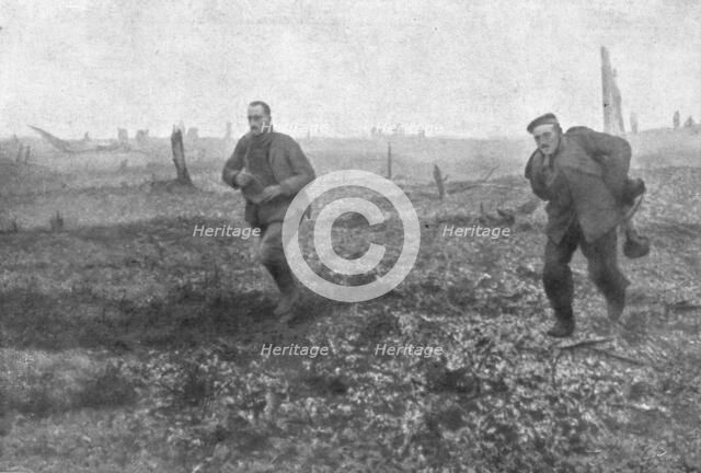 'Notre offensive du 15 decembre 1916; Deux Allemands sortent d'un abri depasse par notre premiere va Creator: Unknown.