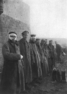 Notre offensive du 15 decembre 1916; Les Allemands occupant la ferme des Chambrettes se defendirent Creator: Unknown