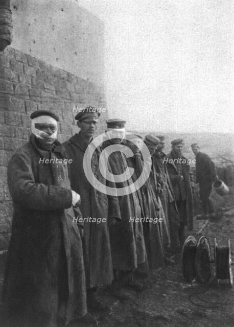 'Notre offensive du 15 decembre 1916; Les Allemands occupant la ferme des Chambrettes se defendirent Creator: Unknown.