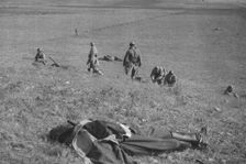 Notre offensive en Macedoine; Apres avoir mis pied a terre, les cavaliers serbes se deploient en li Creator: Unknown