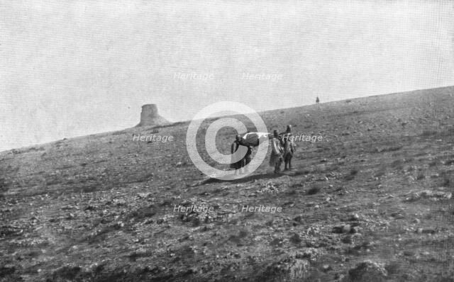 'Notre offensive en Macedoine; La releve des blesses au col de Gornitchevo, a l'Ouest du lac d'Ostro Creator: Unknown.