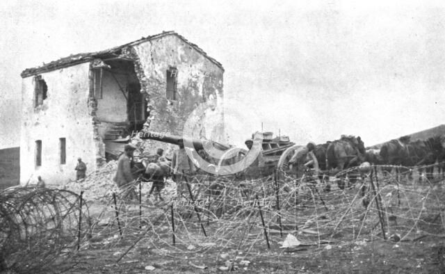 'Notre offensive en Macedoine; L'artillerie lourde francaise arrivant devant la premiere maison de G Creator: Unknown.