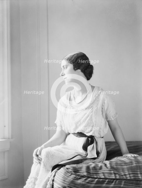 Norman, D., Mrs., portrait photograph, 1925 July 22. Creator: Arnold Genthe.