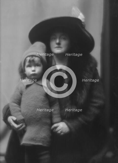 Norris, Charles G., Mrs., and son, portrait photograph, between 1913 and 1942. Creator: Arnold Genthe.