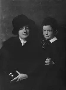 Norris, Charles G., Mrs., and son, portrait photograph, between 1913 and 1942. Creator: Arnold Genthe