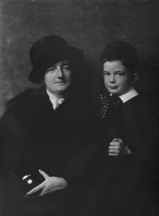 Norris, Charles G., Mrs., and son, portrait photograph, between 1913 and 1942. Creator: Arnold Genthe