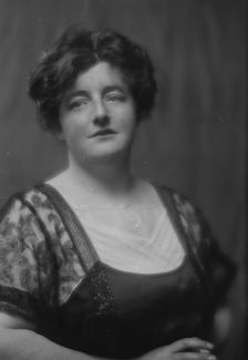 Norris, Charles G., Mrs., portrait photograph, 1913. Creator: Arnold Genthe