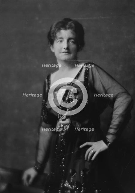 Norris, Charles G., Mrs., portrait photograph, between 1913 and 1942. Creator: Arnold Genthe.