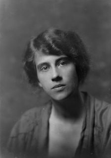 Norton, Miss, portrait photograph, 1917 Sept. 11. Creator: Arnold Genthe