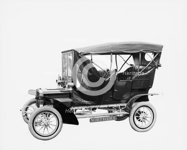 Northern Manufacturing Company car, between 1900 and 1910. Creator: Unknown.