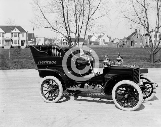Northern Manufacturing Company touring car, three-quarter view, between 1900 and 1905. Creator: Unknown.