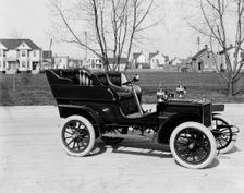 Northern Manufacturing Company touring car, three-quarter view, between 1900 and 1905. Creator: Unknown