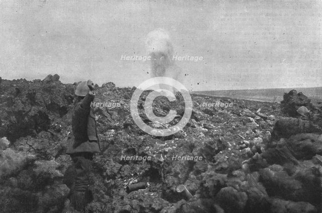 'Nos officiers et nos soldats au combat; dans la Meuse, devant Fleury, en septembre..., 1916. Creator: Unknown.
