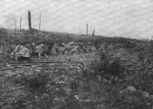 Nos officiers et nos soldats au combat; dans la Somme, pres de la terme du Bois Labe..., 1916. Creator: Unknown