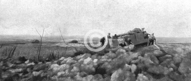 'Nos chars d'assaut; Un char arreté par une avarie, pendant le combat,au passage de la..., 1917. Creator: Unknown.