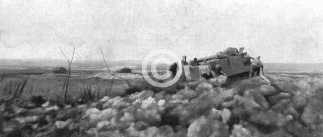 'Nos chars d'assaut; Un char arreté par une avarie, pendant le combat,au passage de la..., 1917. Creator: Unknown.