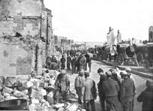 Nos regions Devastees; Juste retour de choses: des Allemands prisonniers 1914. Creator: Unknown