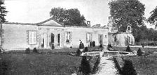 'Nos regions Devastees; Le chateau d'Etrepy (Marne): facade sur le parc 1914. Creator: Unknown