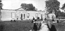 'Nos regions Devastees; Le chateau d'Etrepy (Marne): facade sur le parc 1914. Creator: Unknown