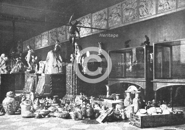 'Nos villes a sac; Statues, vases et tableaux que les Allemands avaient rassembles dans une..., 1918 Creator: Unknown.