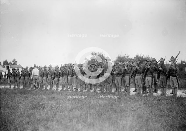 National Guard of D.C. - Drill, 1915. Creator: Harris & Ewing.