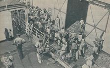 Natives loading bananas at Kingston, Jamaica, chant Scottish psalms 1937