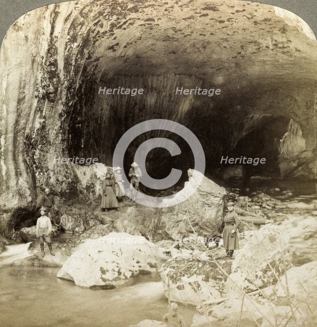 Natural bridge, Warm Spring Creek, Wyoming, USA.Artist: Underwood & Underwood
