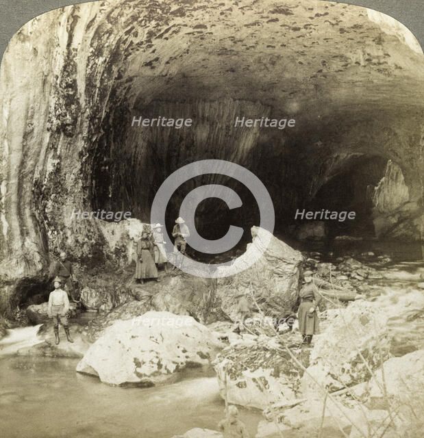 Natural bridge, Warm Spring Creek, Wyoming, USA.Artist: Underwood & Underwood