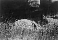 Navaho hogan in Cañon del Muerta, c1906. Creator: Edward Sheriff Curtis