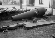 Navy Yard, U.S., Washington - Morlars, Cannon, Targets On Lawn, 1917. Creator: Harris & Ewing