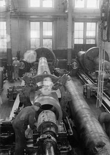 Navy Yard, U.S., Washington - Boring Breech of 14 Inch Gun, 1917. Creator: Harris & Ewing