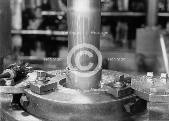 Navy Yard, U.S., Washington - Hydraulic Ram, Used in Making C.C., 1917. Creator: Harris & Ewing.