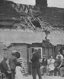 Nazis intensify air raids on Britain 1940, (1940)