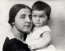 Nadezhda Alliluyeva, second wife of Josef Stalin, and their daughter Svetlana Alliluyeva, 1927