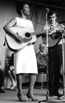 Nadia Cattouse and Martin Carthy, folk concert at Parliament Hill Fields, London, early 1960s. Artist: Eddis Thomas
