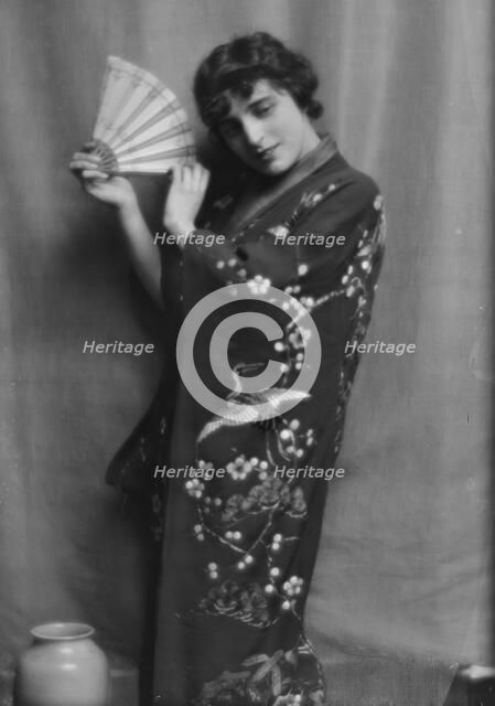 Namara-Toye, Mme., portrait photograph, 1912. Creator: Arnold Genthe.
