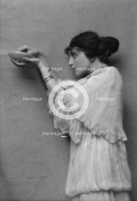 Namara-Toye, Mme., portrait photograph, 1912. Creator: Arnold Genthe.