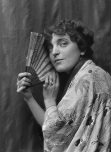 Namara-Toye, Mme., portrait photograph, 1912. Creator: Arnold Genthe