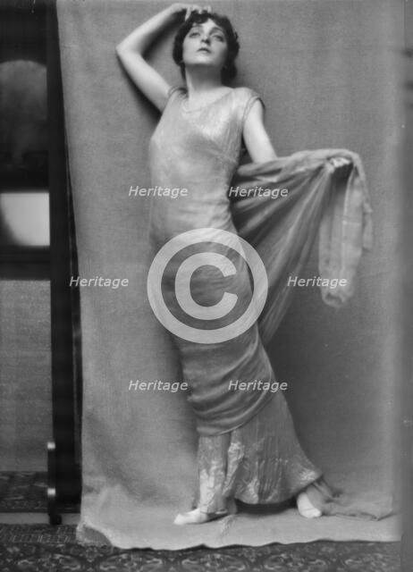 Namara-Toye, Mme., portrait photograph, 1912. Creator: Arnold Genthe.