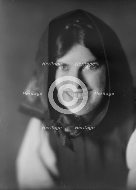Nash, Florence, Miss, portrait photograph, 1917 Oct. 9. Creator: Arnold Genthe.