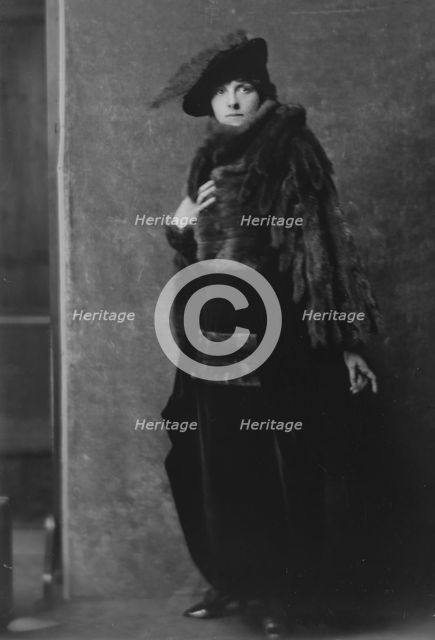 Nash, Mary, Miss, portrait photograph, 1917 Sept. 10. Creator: Arnold Genthe.