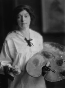 Nash, Miss (Guinness), portrait photograph, 1913 July 16. Creator: Arnold Genthe